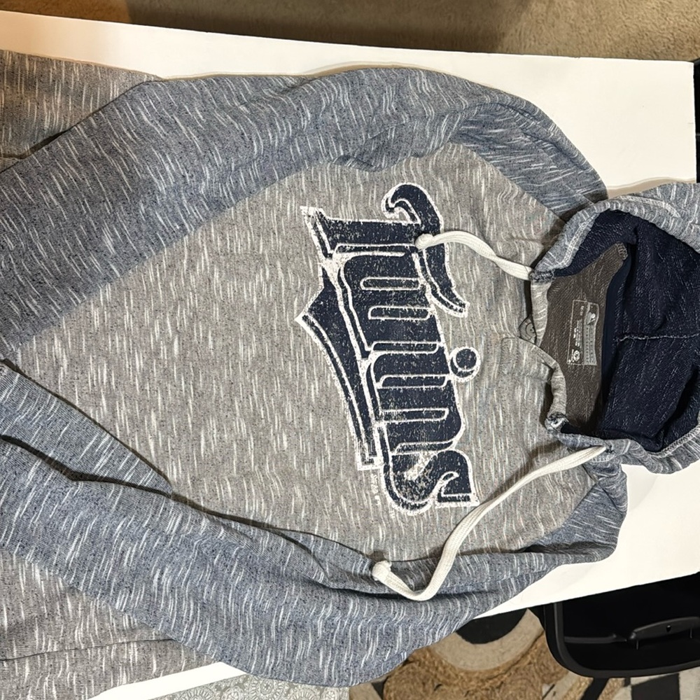 MN twins sweatshirt hooded. Only worn once. Mens.